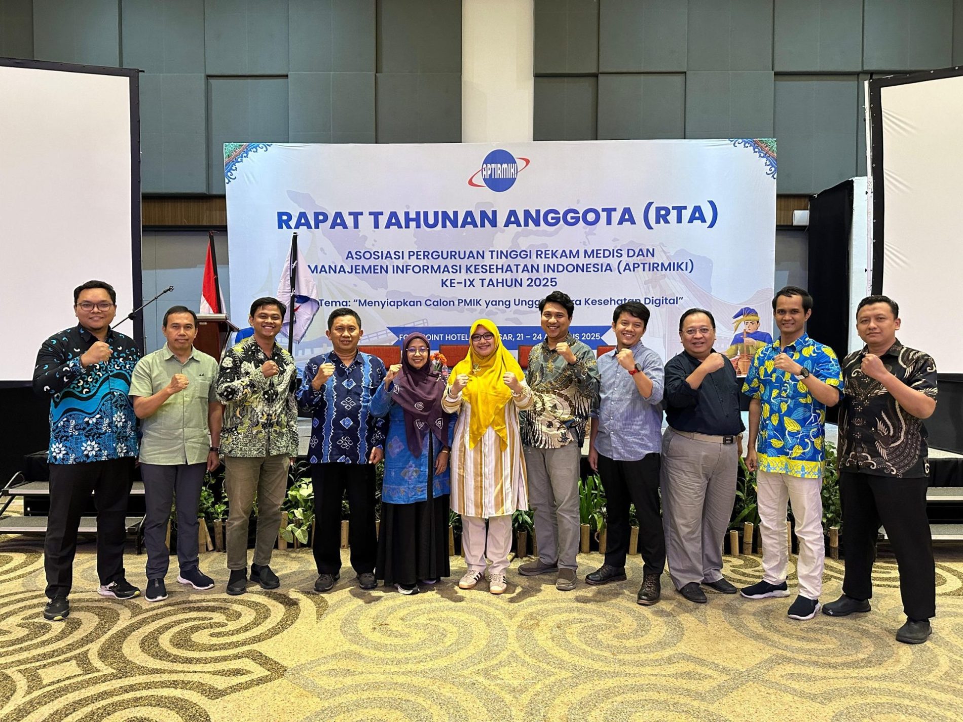 Delegasi Prodi RMIK Poltekkes BSI dalam RTA APTIRMIKI IX Makassar