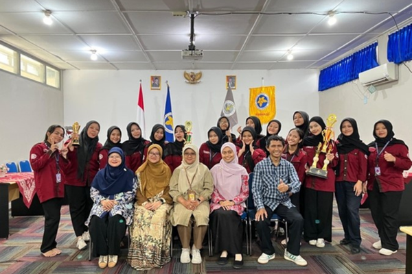 Suasana Lomba Cerdas Cermat D3 Farmasi Tingkat Nasional 2025 Poltekkes BSI