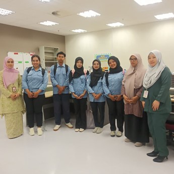 Kegiatan mahasiswa D3 Farmasi Poltekkes BSI di Hospital Sultan Abdul Aziz Shah