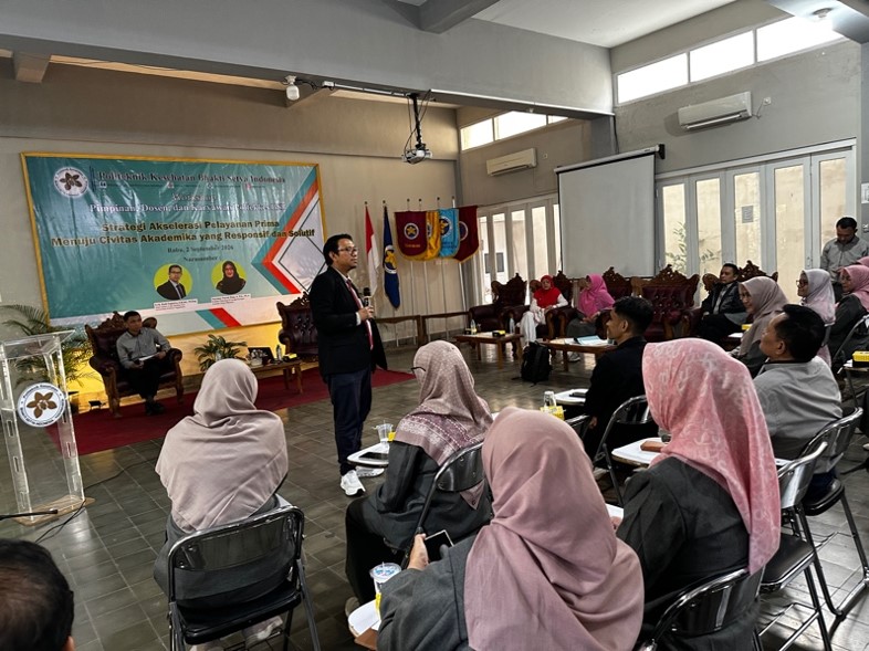 Sesi pemaparan materi oleh narasumber pertama