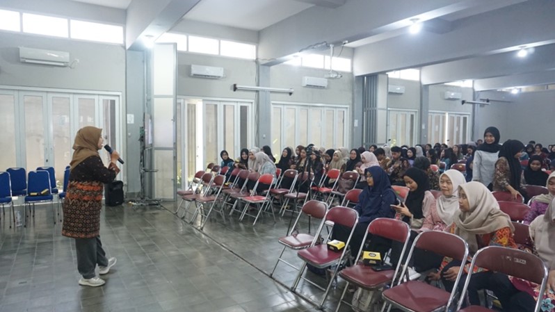Pemateri Nurmey Nurulchaq